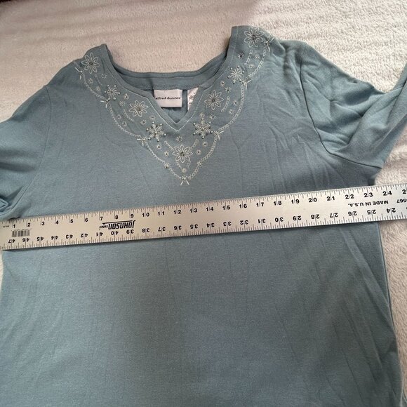 Alfred Dunner Womens Blue Embroidered V-Neck Winter Snowflake Floral Top Large - Picture 6 of 7
